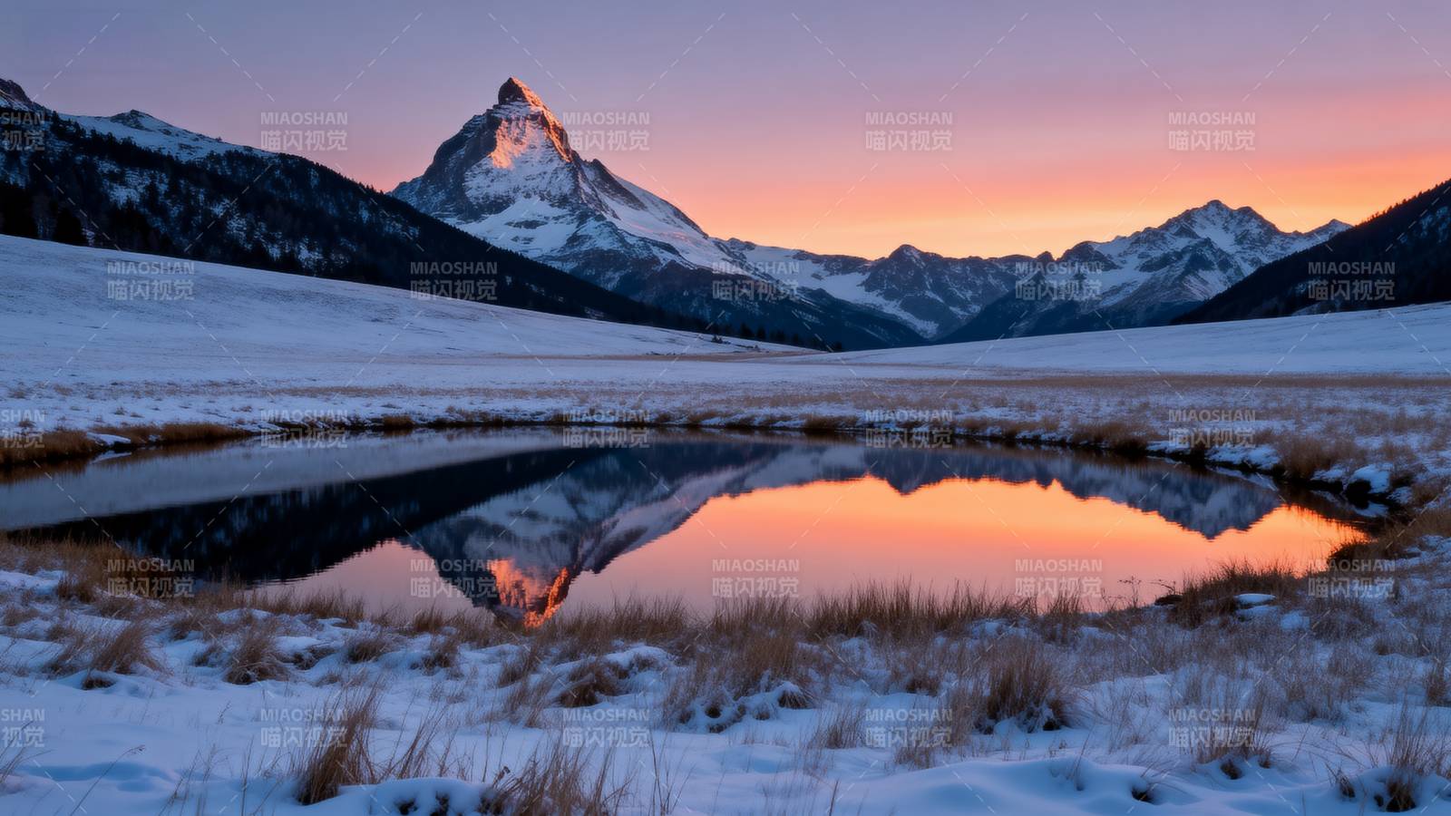 雪山倒影晨曦美图片