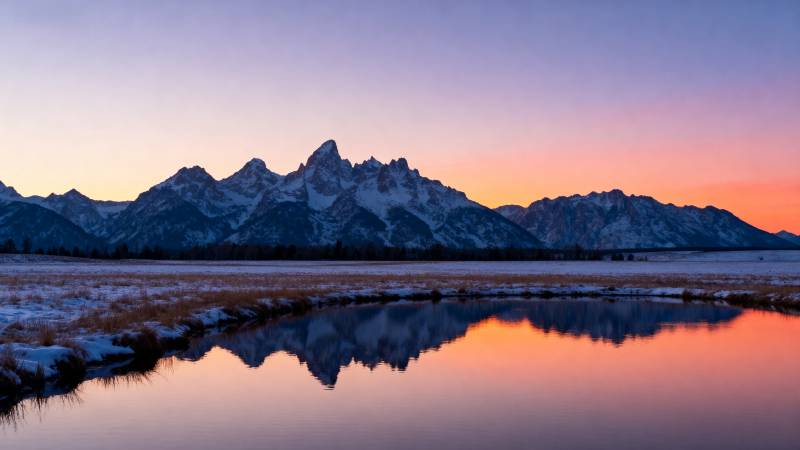 雪山倒影晨曦美图片