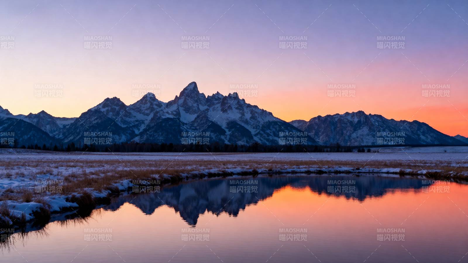 雪山倒影晨曦美图片