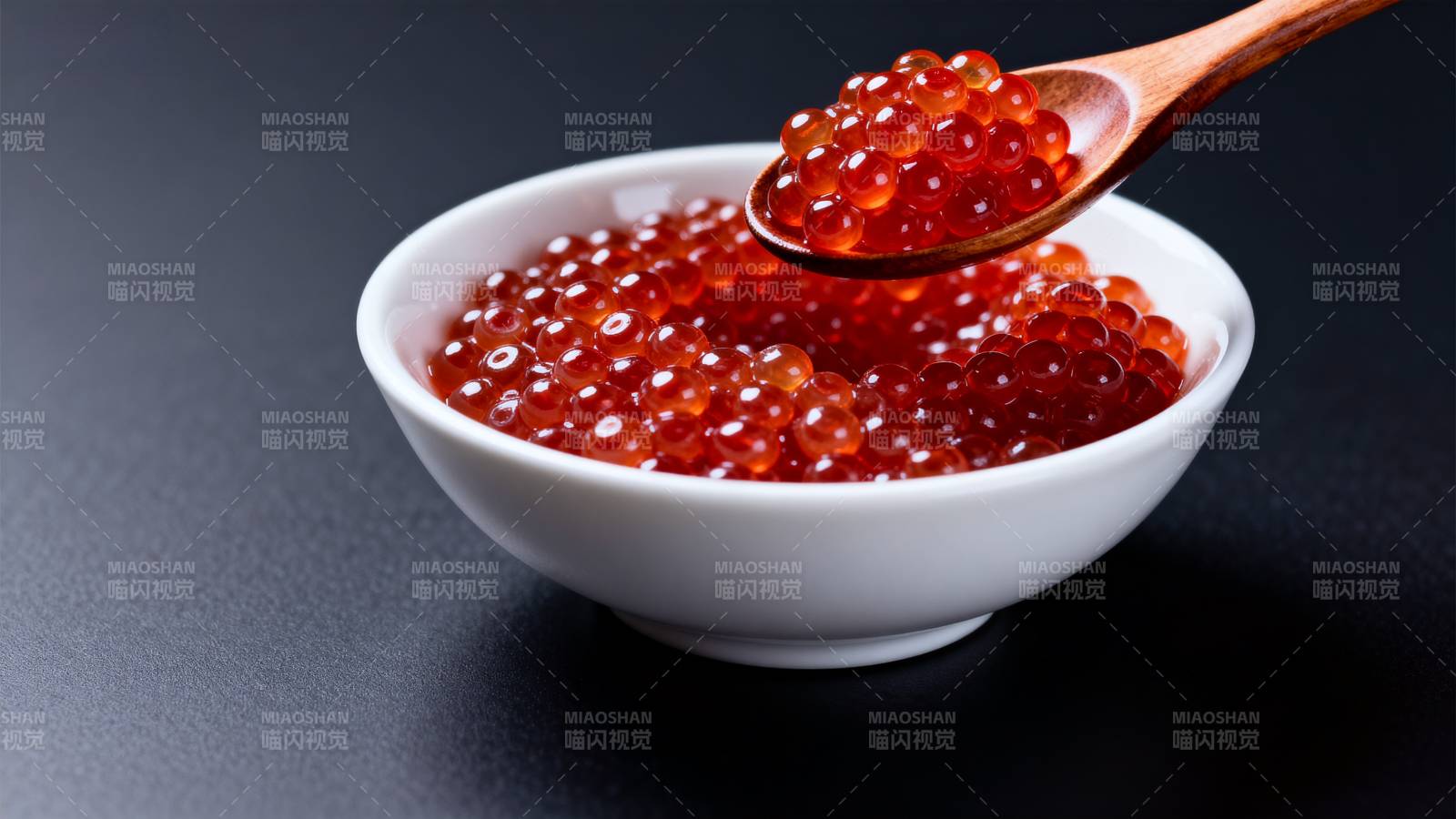 红鱼子酱特写图片