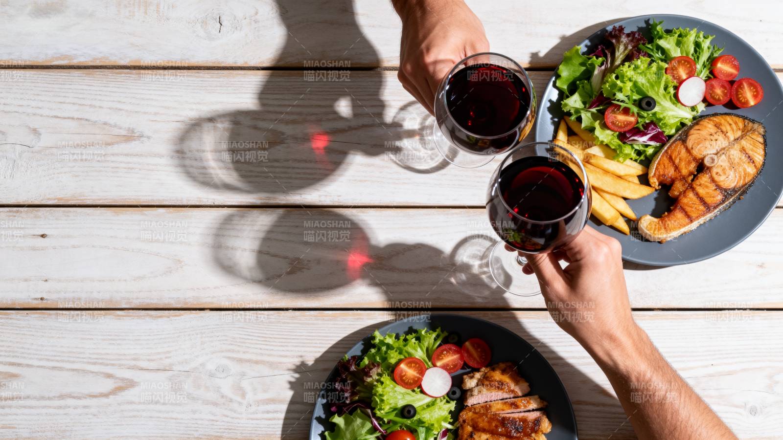 美食与红酒的邂逅图片