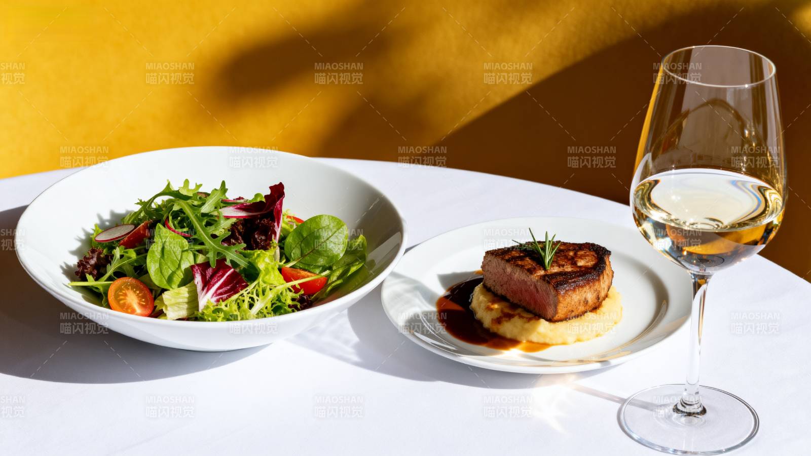 美食与美酒相伴图片