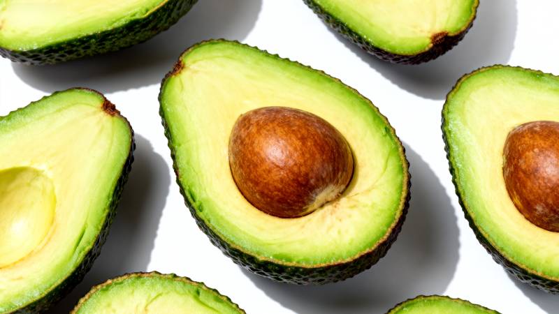 新鲜牛油果切片图片