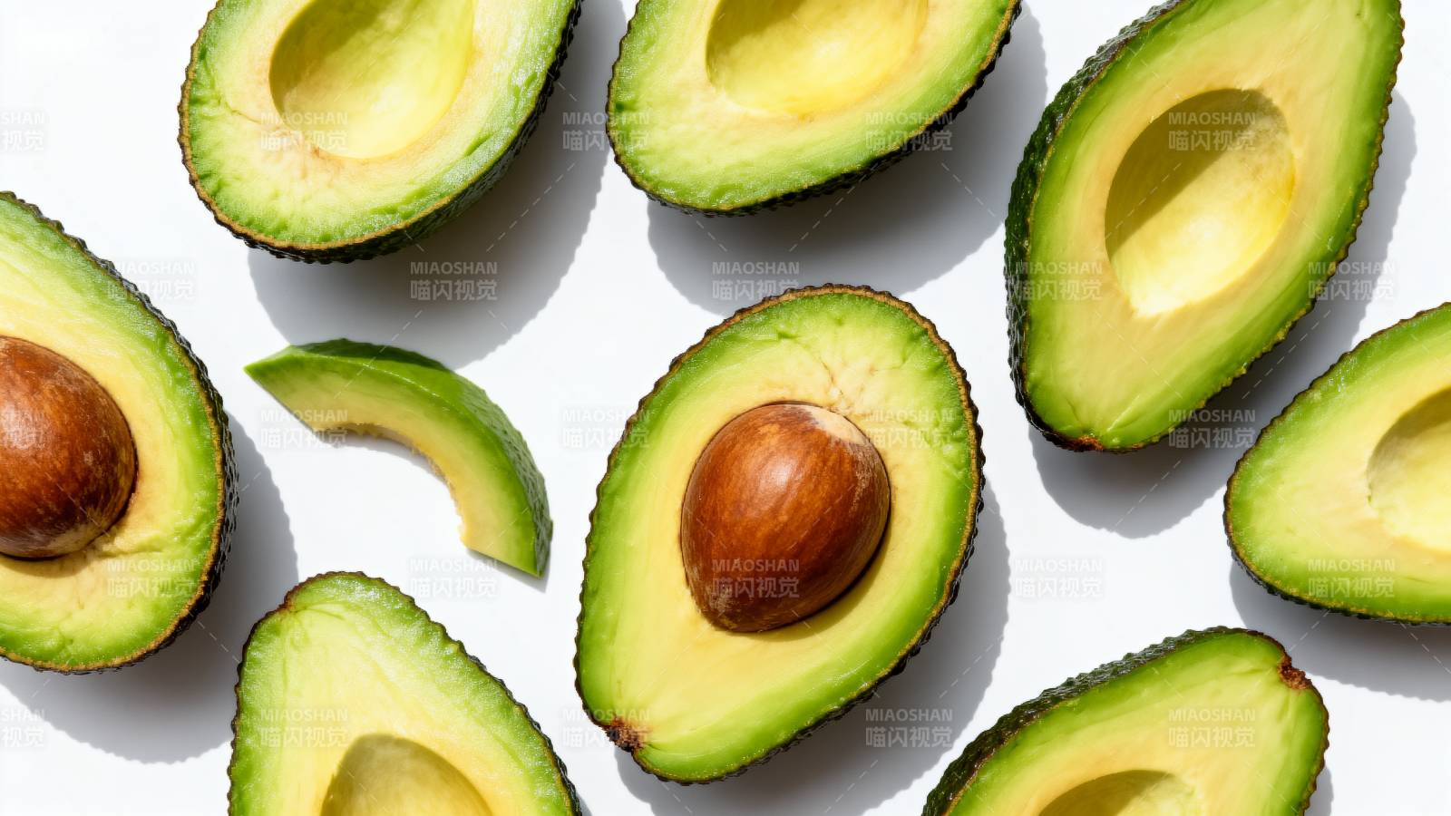 新鲜牛油果切片图片