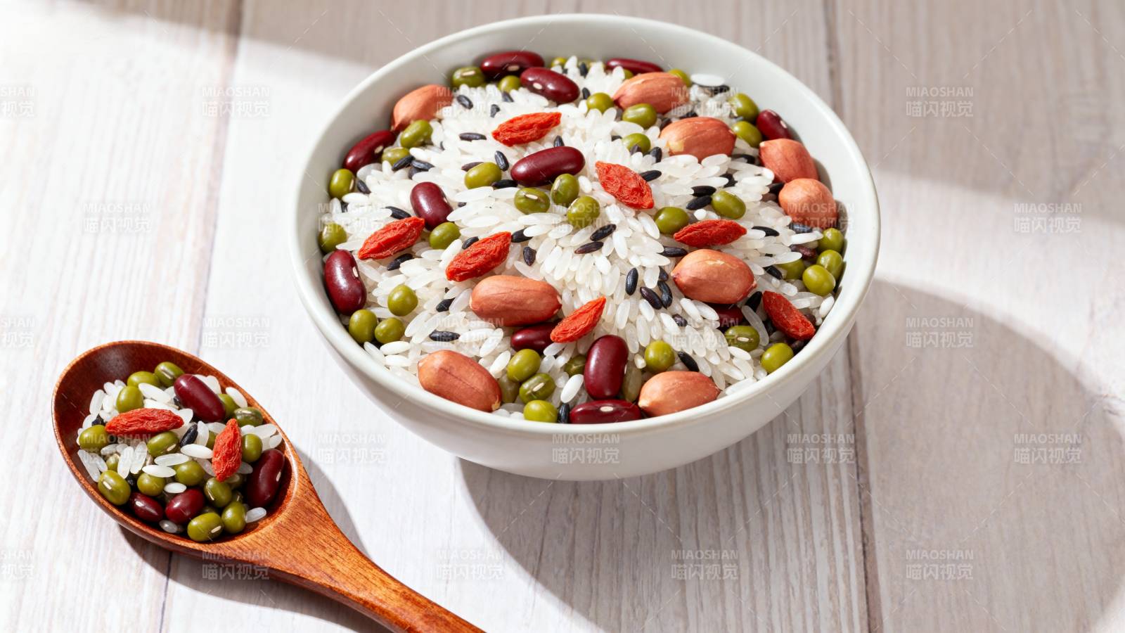 五谷杂粮饭图片