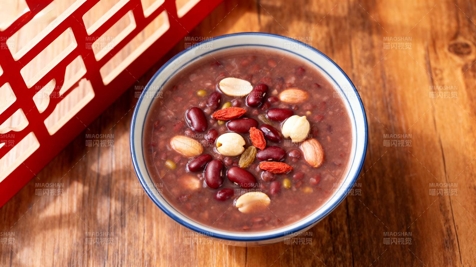 红豆粥配坚果图片