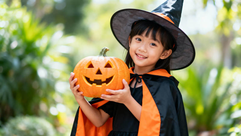 小女孩万圣节装扮图片