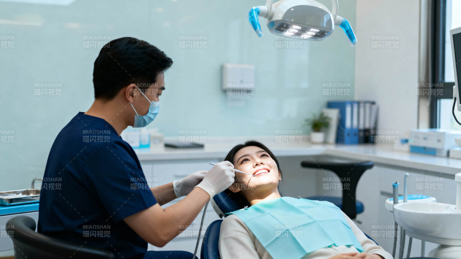 牙医诊疗患者图片