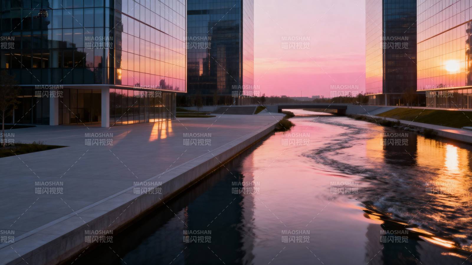 城市黄昏倒影图片