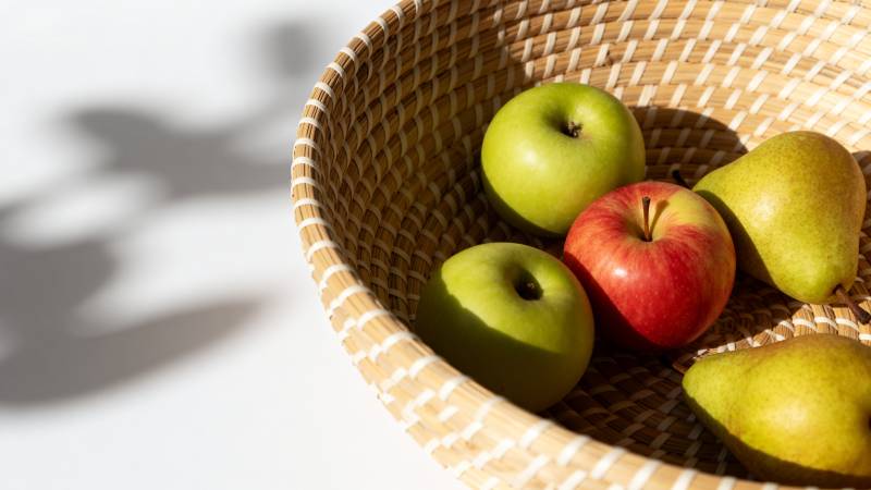 果篮中的苹果与梨图片