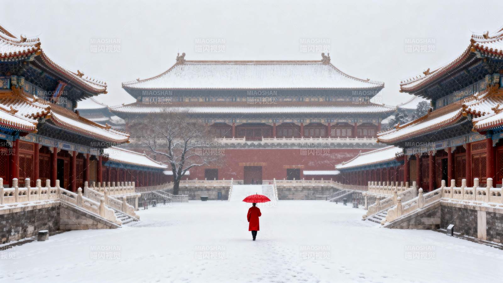 雪中红伞行宫道图片