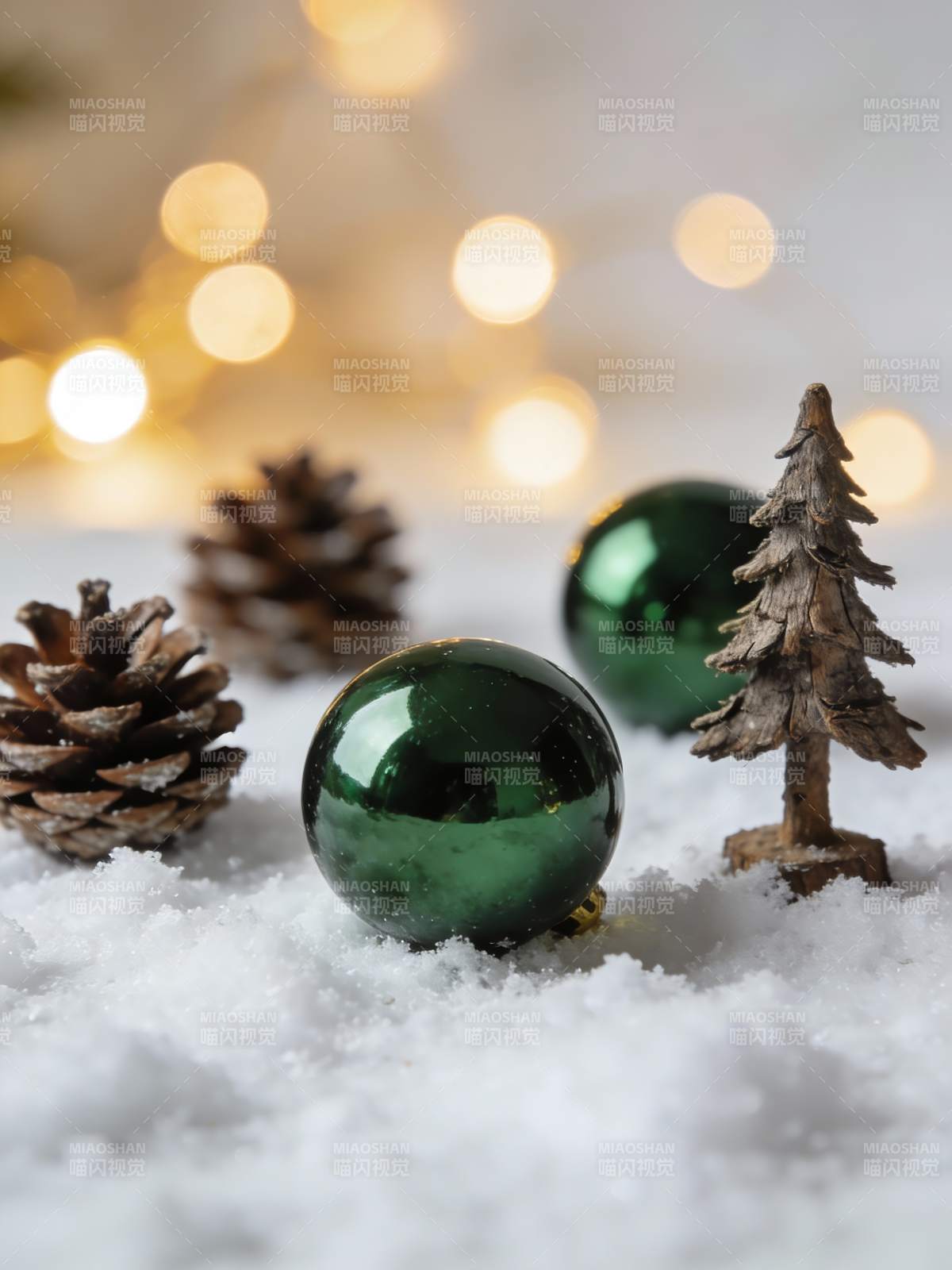 雪中圣诞装饰图片