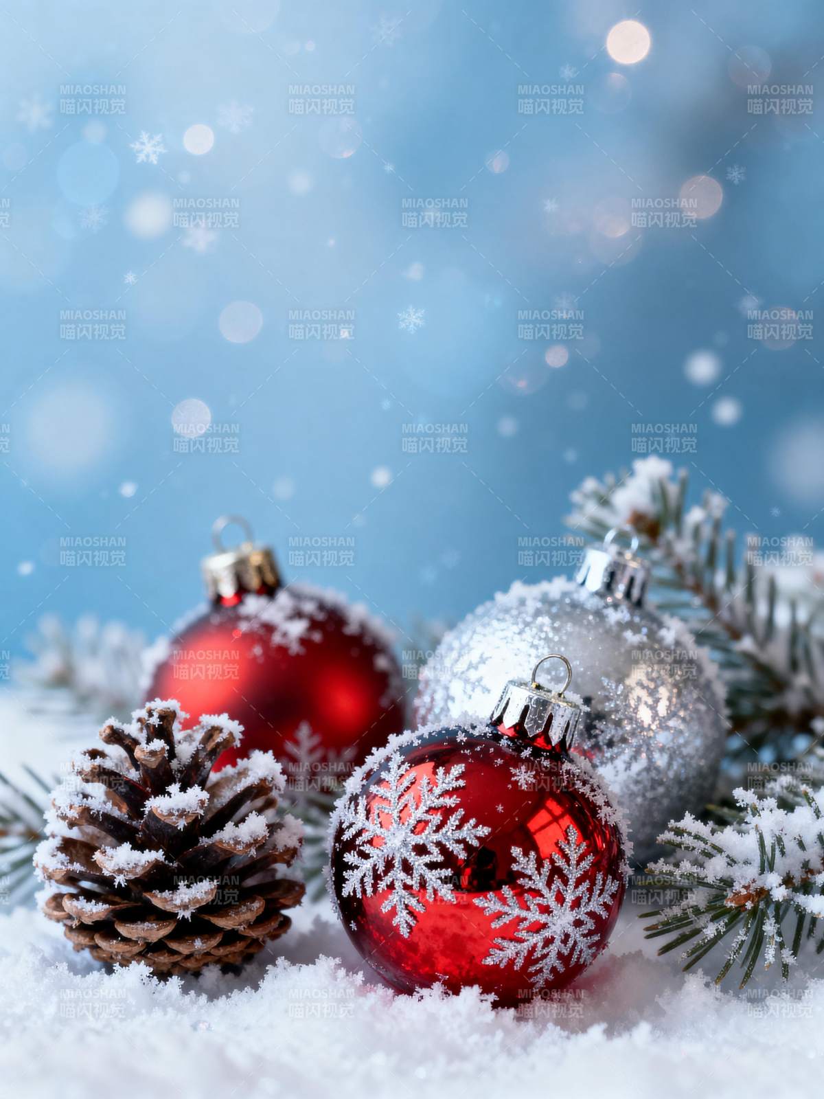 雪中圣诞装饰图片
