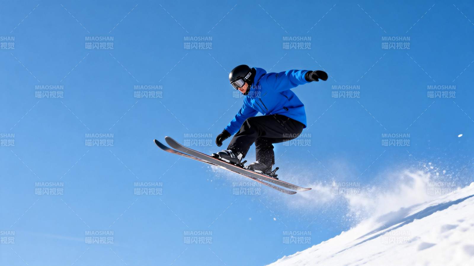 滑雪者腾空而起图片