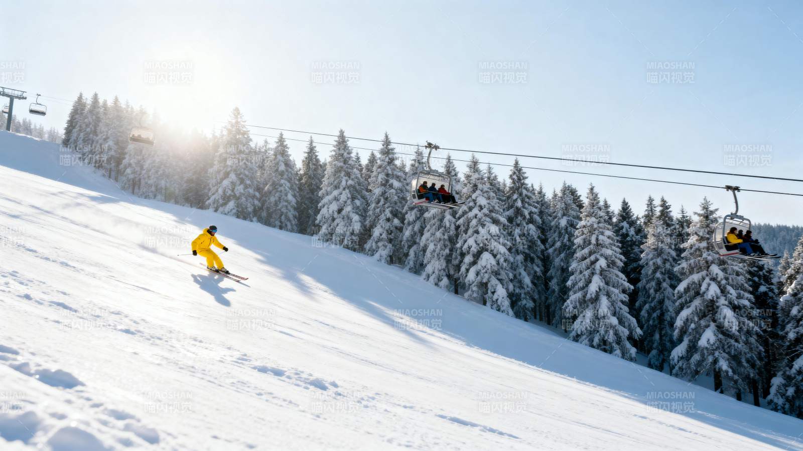雪道滑雪 缆车穿梭图片