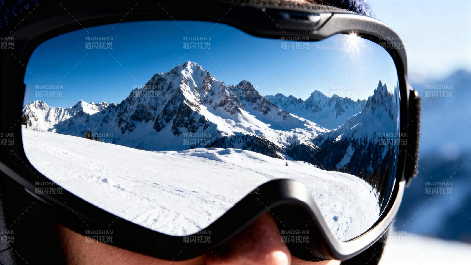 雪山镜中映图片