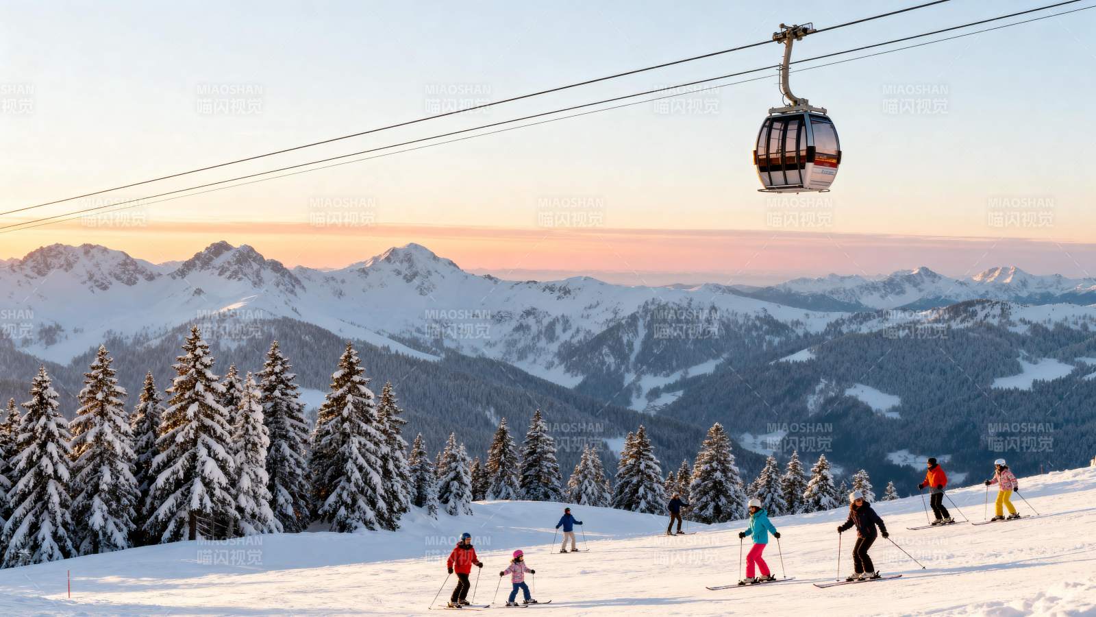 雪山滑雪缆车美景图片