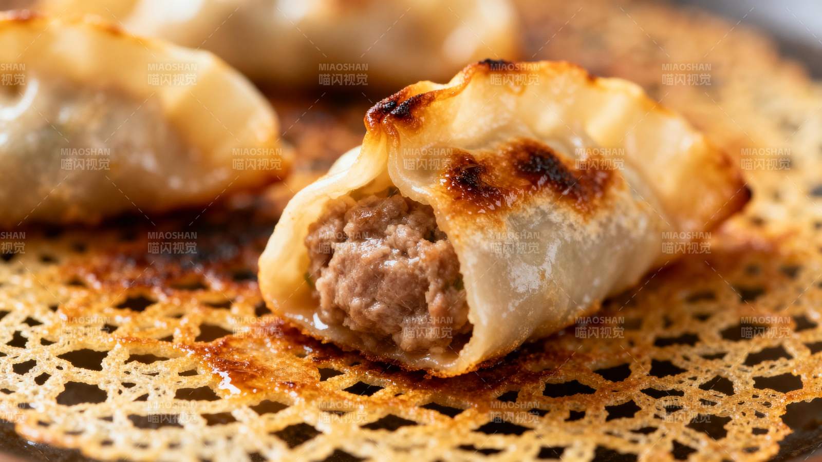 金黄煎饺 香嫩多汁图片