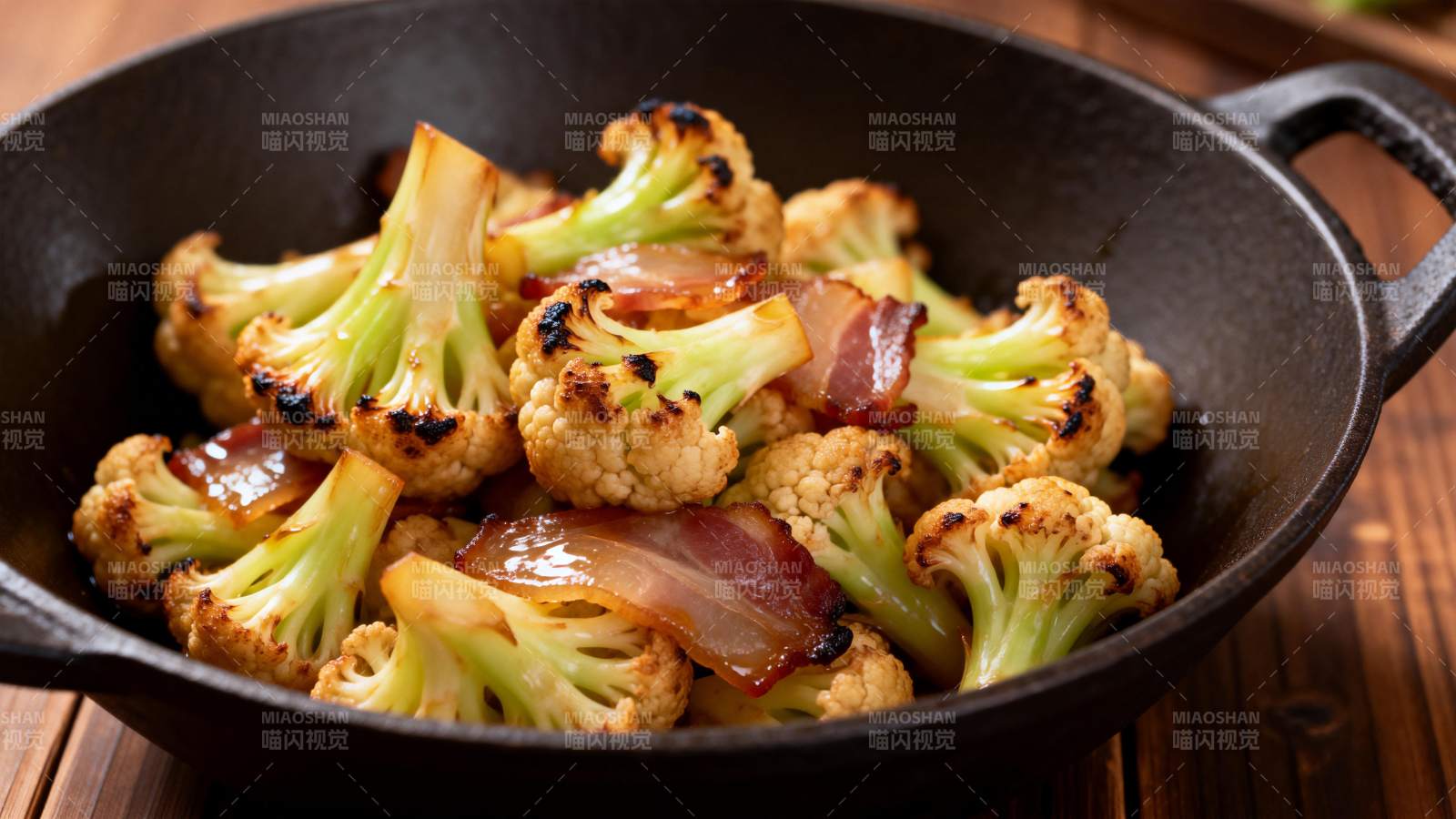 烤花菜配培根图片