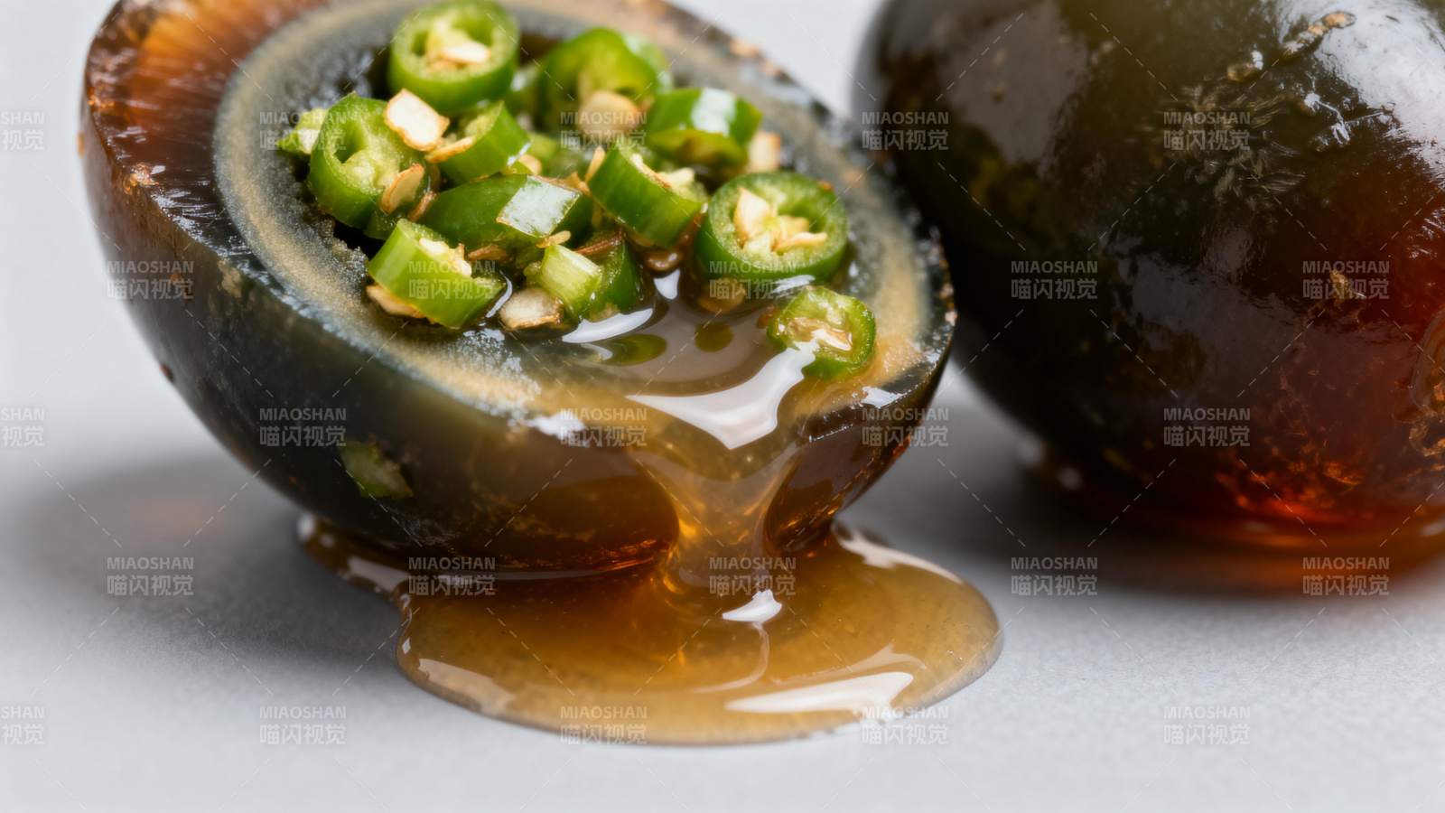 皮蛋拌辣椒图片