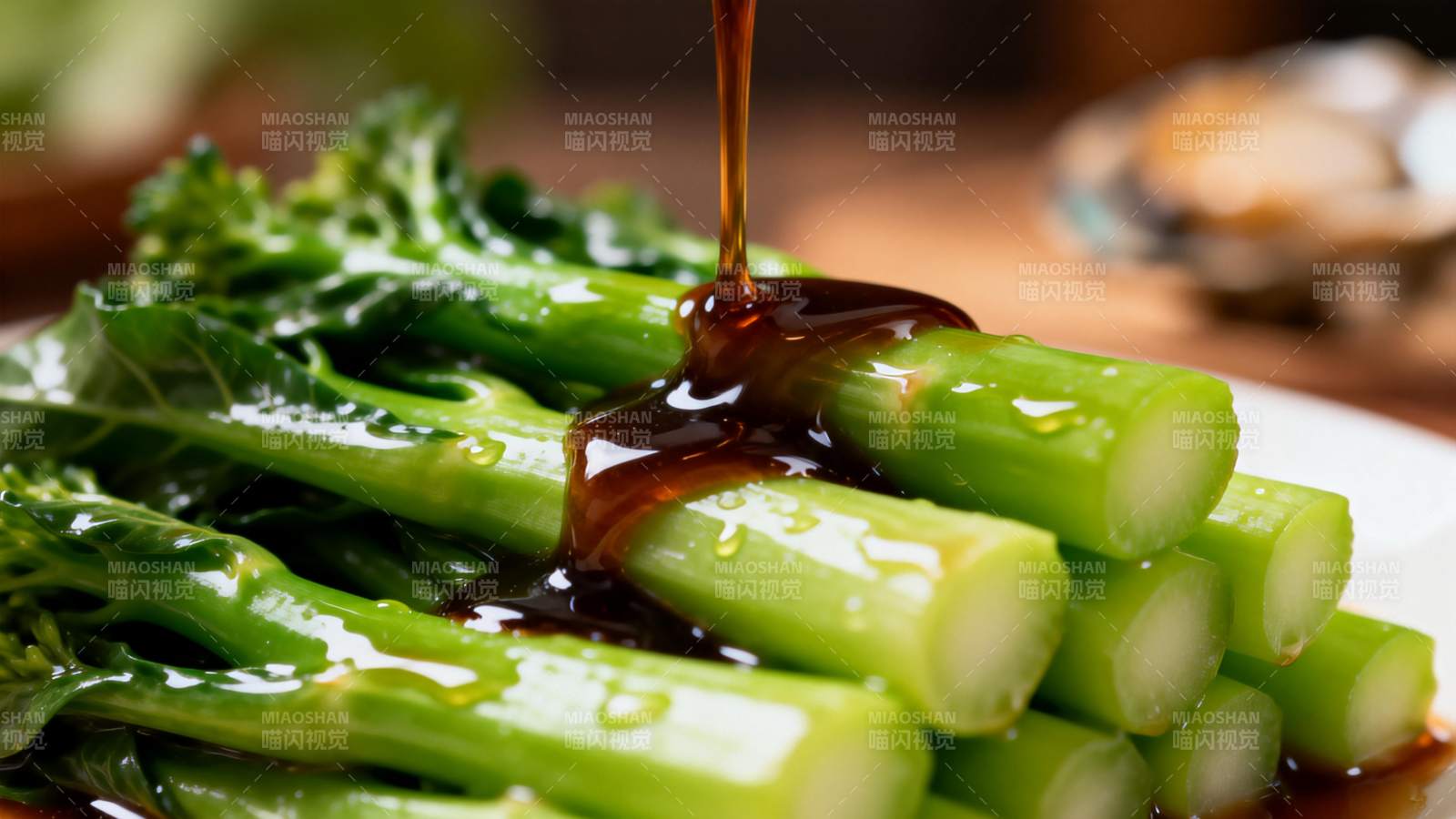 蚝油淋西兰花图片