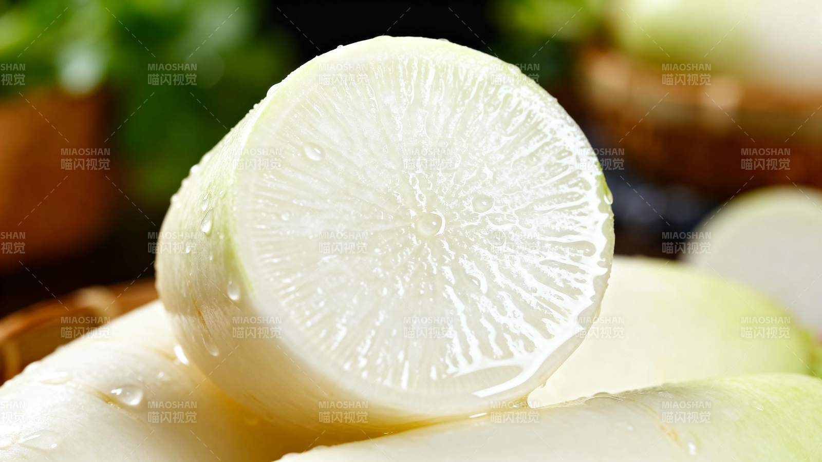 清脆白萝卜特写图片