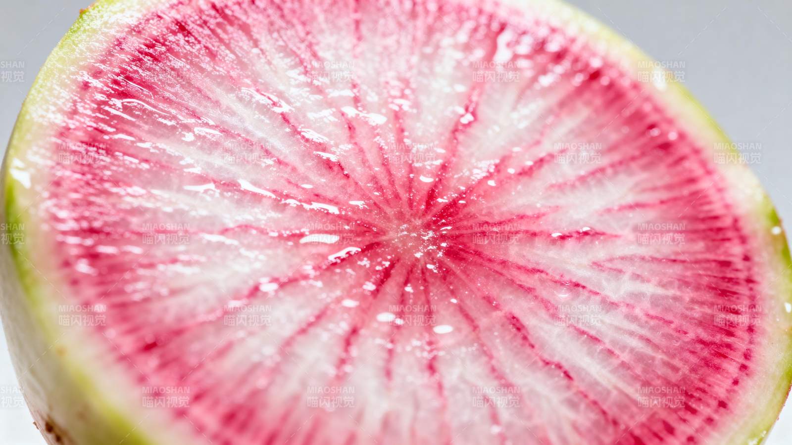 红心萝卜切面特写图片