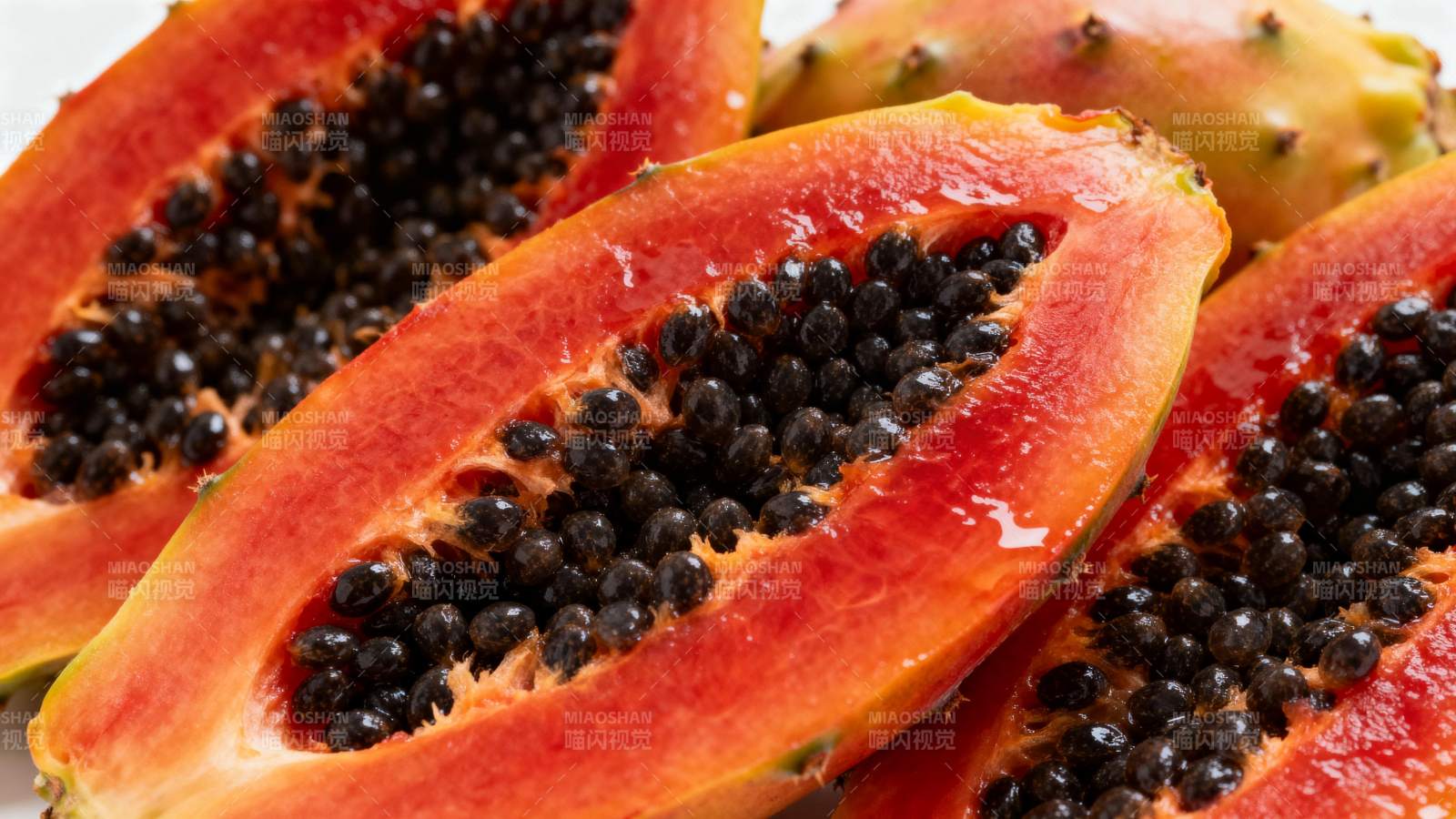 鲜红木瓜切片图片