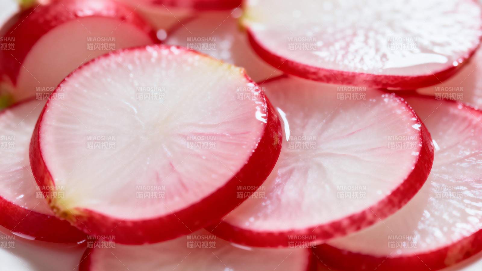 新鲜红皮萝卜片图片