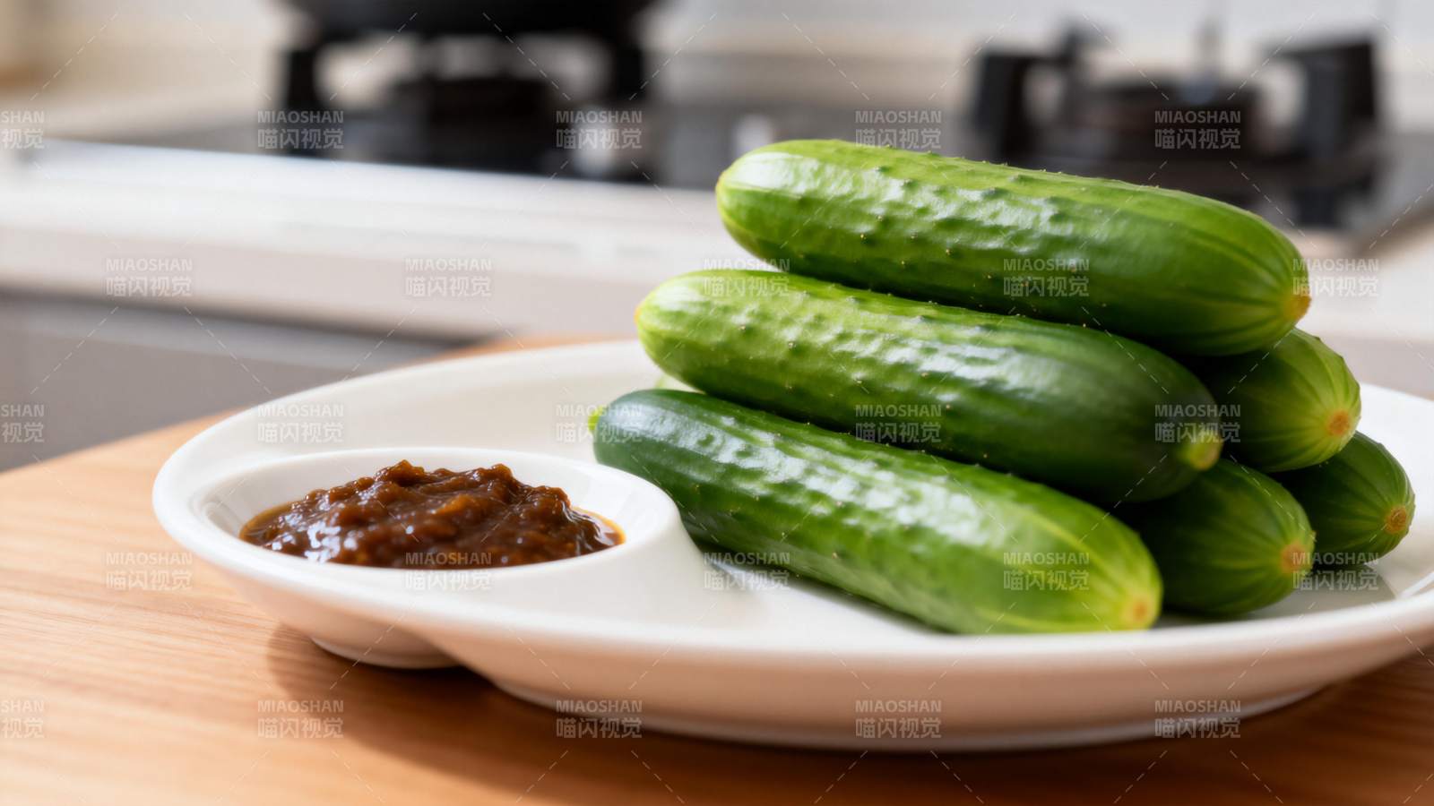 黄瓜配酱料图片