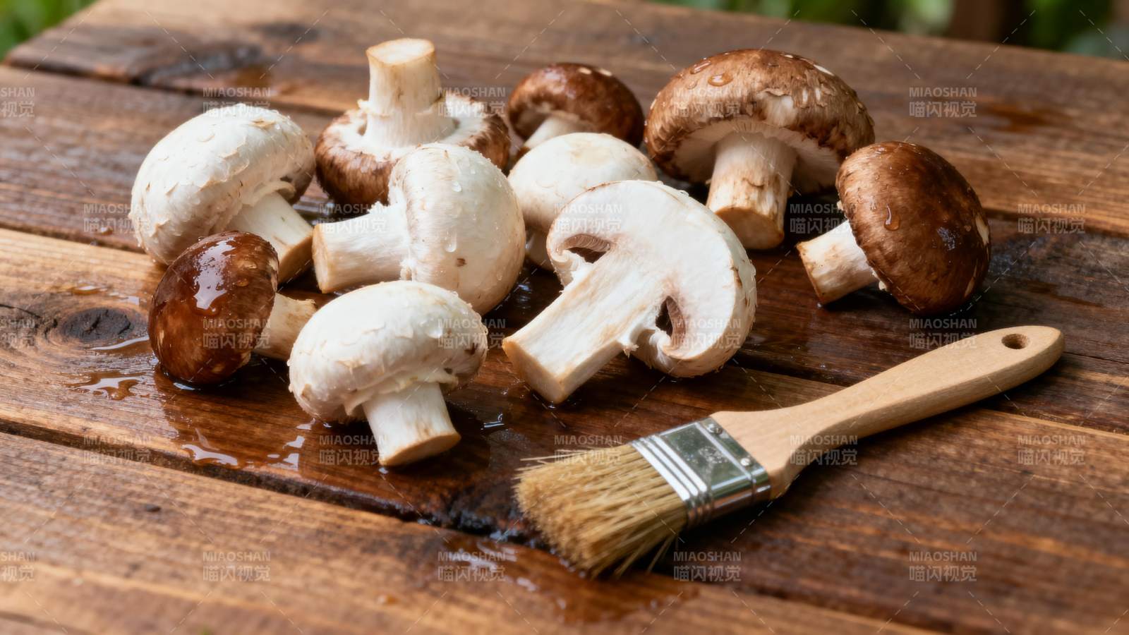 鲜菇与刷子静物图片