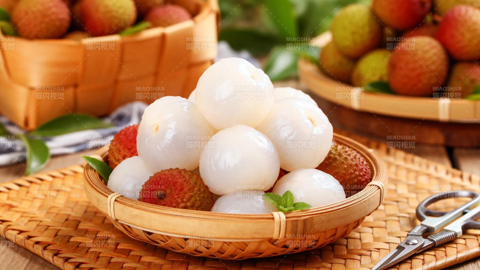 新鲜荔枝与龙眼图片