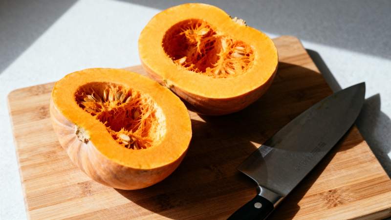 南瓜切开准备烹饪图片