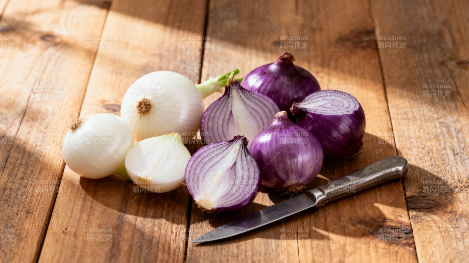 洋葱与刀具静物图图片