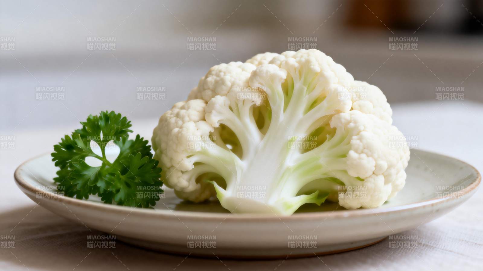 新鲜花椰菜配香菜图片