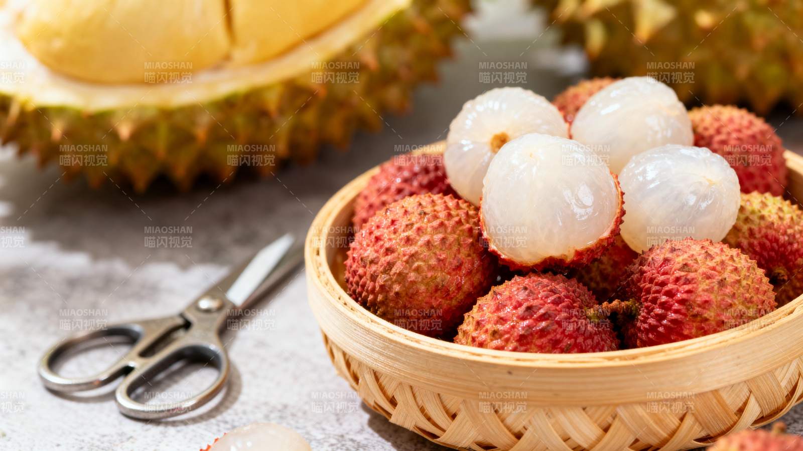 荔枝与榴莲同框图片