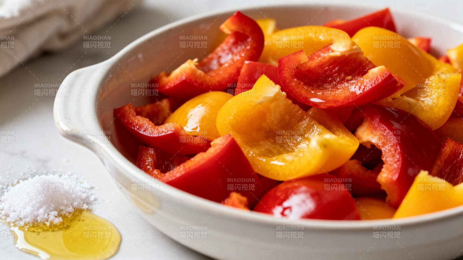 彩椒切片待烹图片