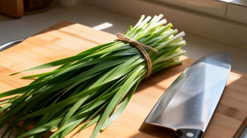 韭菜与菜刀静物图图片