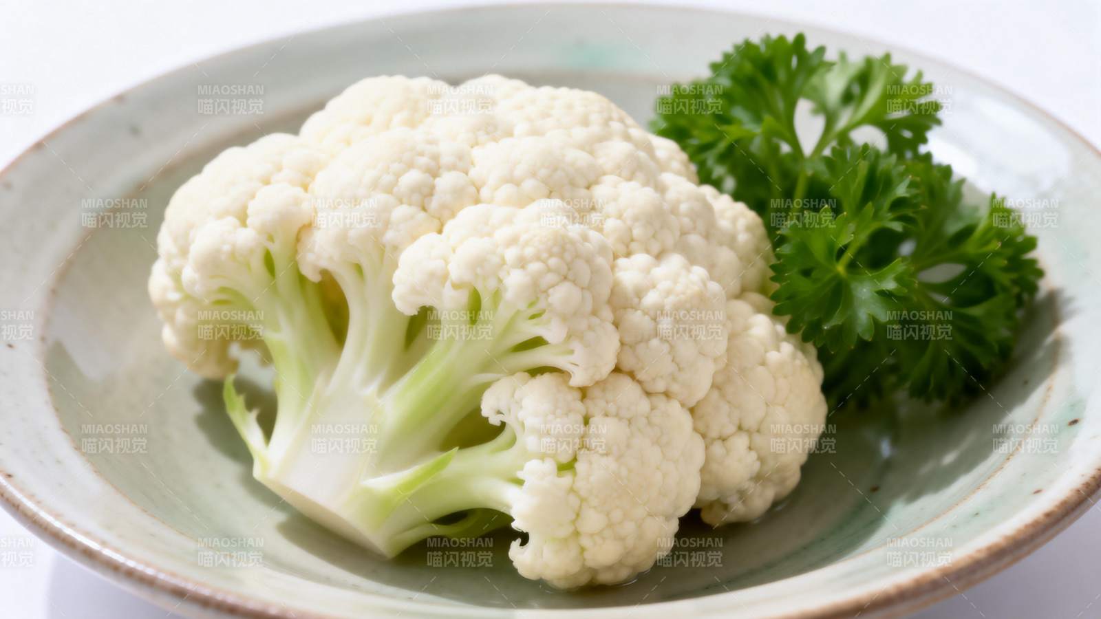 新鲜花椰菜配香菜图片