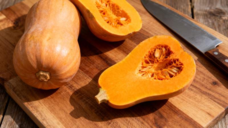 南瓜切开准备烹饪图片