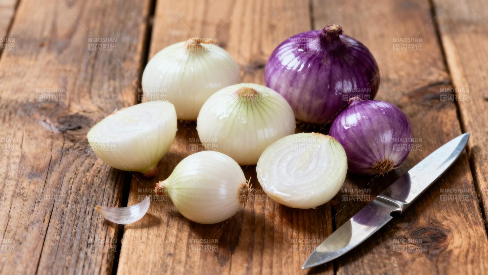 洋葱与刀具静物图片
