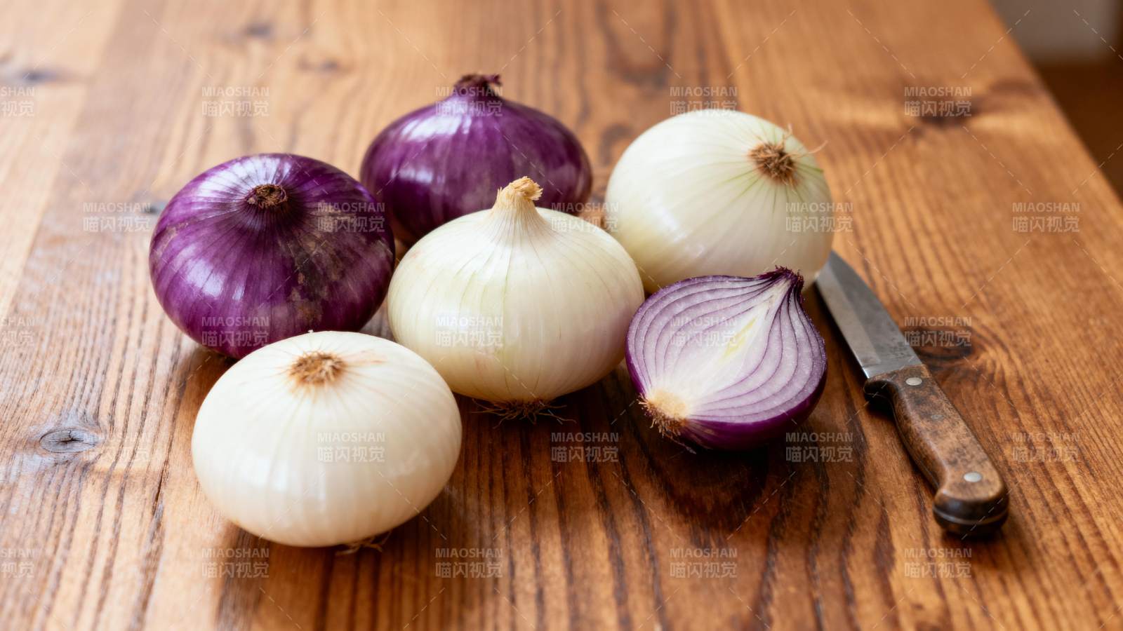 洋葱与刀具静物图图片