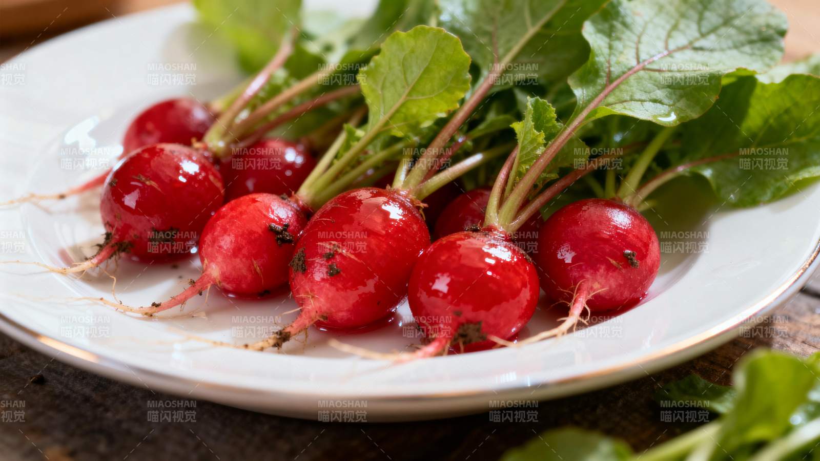 新鲜红萝卜图片