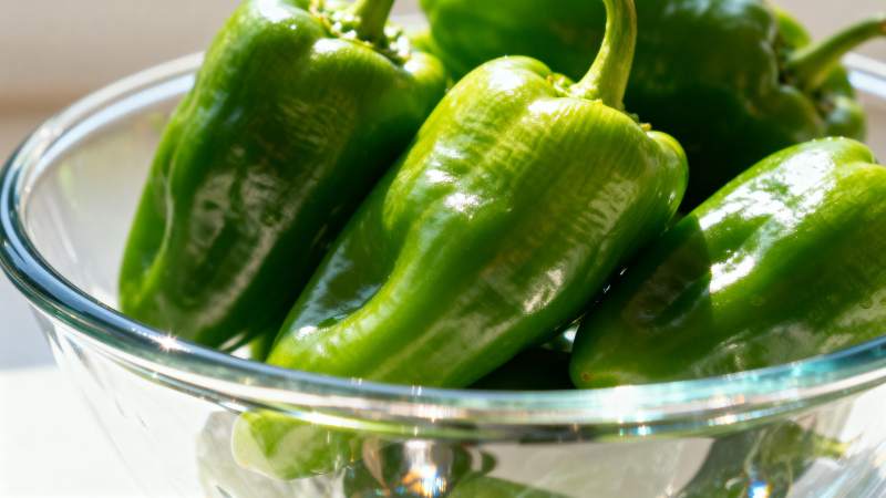 青椒盛碗中图片