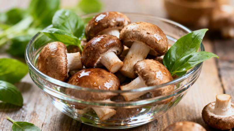 鲜菇配香草图片