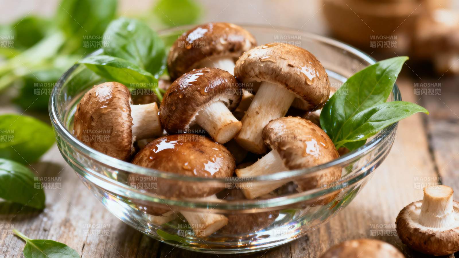 鲜菇配香草图片