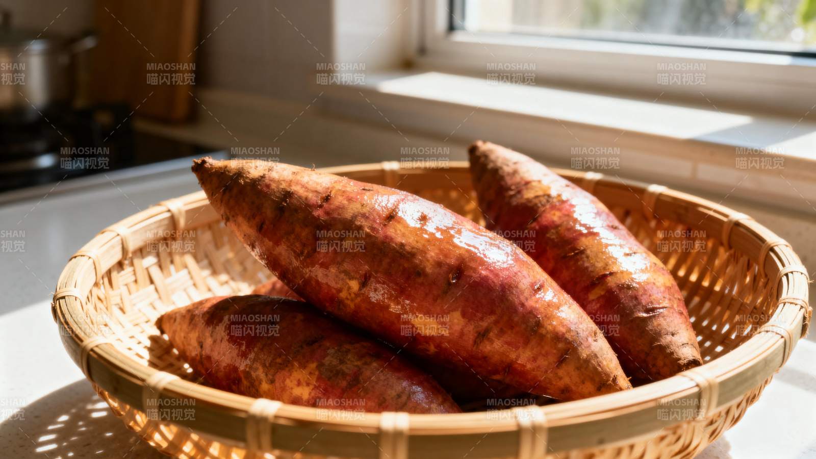 红薯篮中静置图片