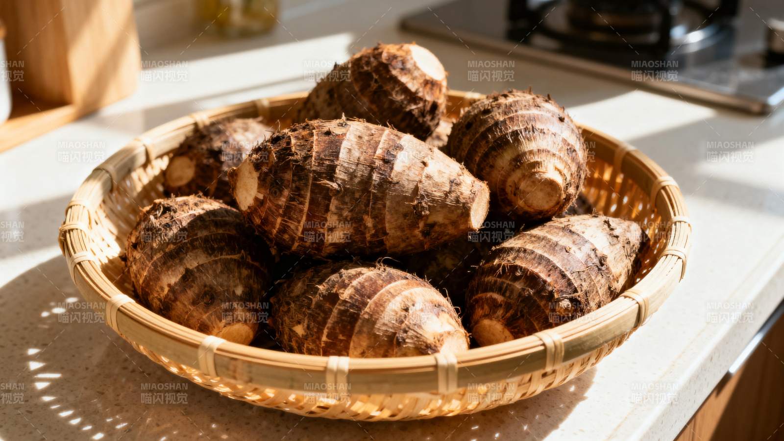 竹篮里的芋头图片