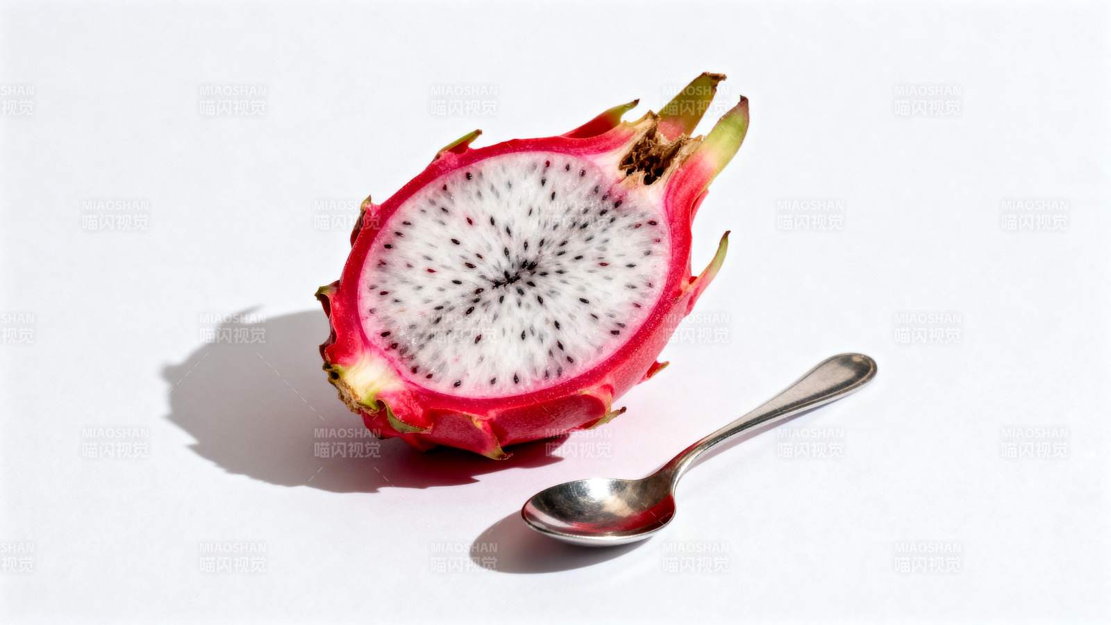 火龙果与勺子图片
