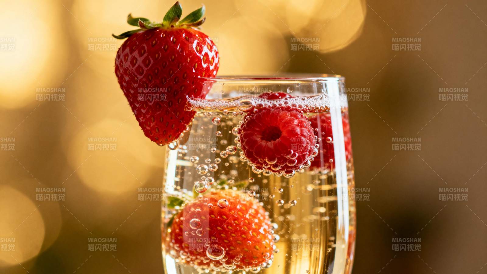 草莓气泡酒图片